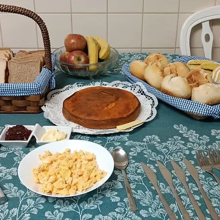 Donna Nega Local קמיניה