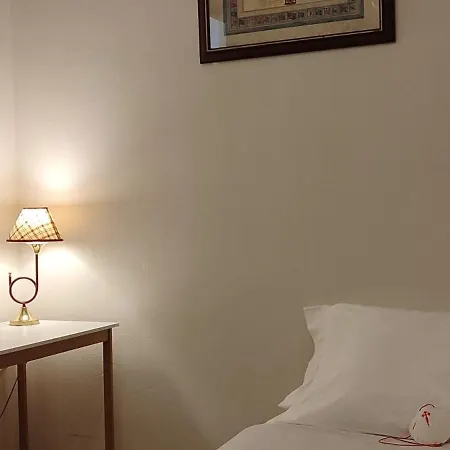 Donna Nega Local קמיניה