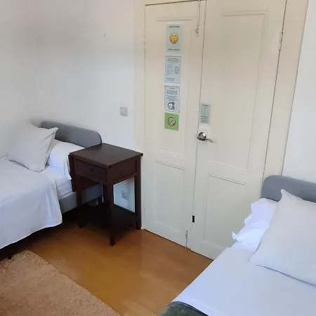 Donna Nega Local קמיניה