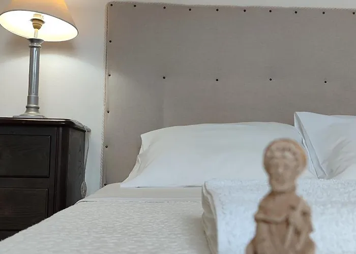 Donna Nega Quarto em Acomodações Particulares *