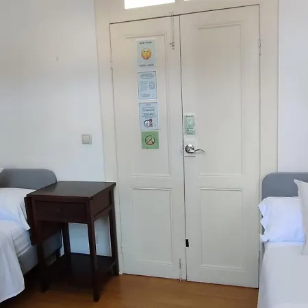 Donna Nega Quarto em Acomodações Particulares