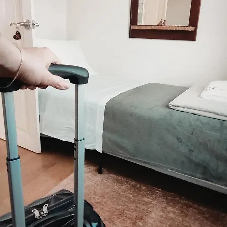 Donna Nega Quarto em Acomodações Particulares *