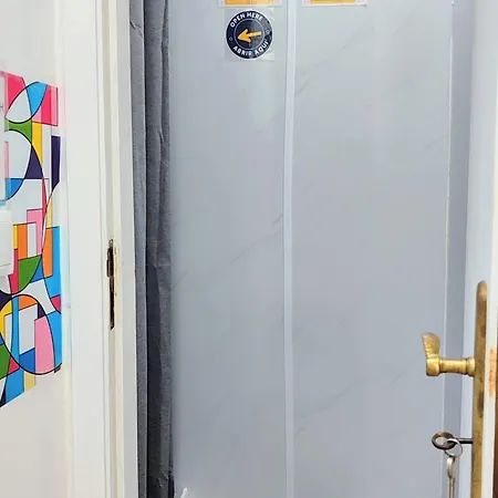 Donna Nega Quarto em Acomodações Particulares