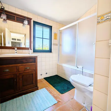 Donna Nega Quarto em Acomodações Particulares